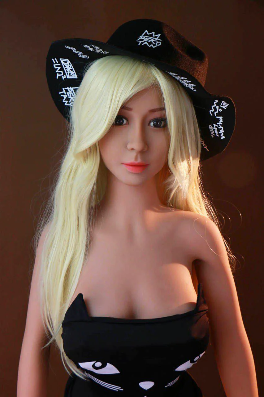 140 (4'7") E-Cup Honey - SM Doll - Image 3