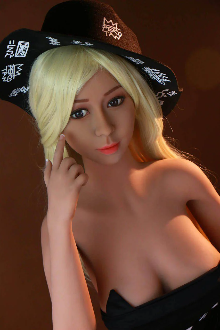 140 (4'7") E-Cup Honey - SM Doll - Image 4